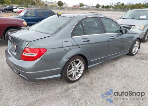 2012 Mercedes-Benz C 250 Sport z USA, uszkodzony, nr VIN WDDGF4HB3CR213010